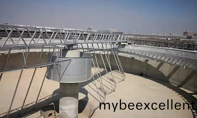 ZQXN型周(zhou)边(bian)传(chuan)动全桥(qiao)虹(hong)吸式吸(xi)泥机(ji)