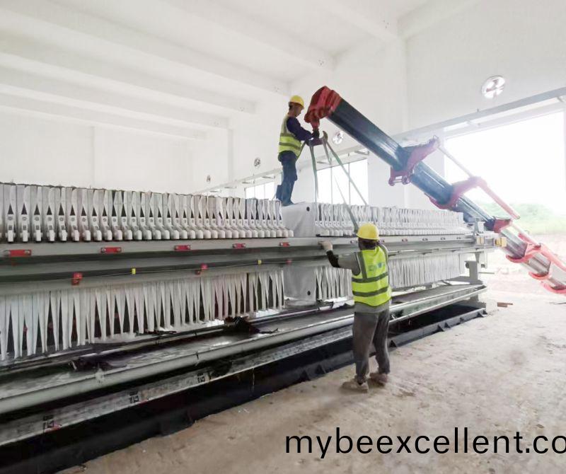 四川自(zi)贡(gong)工地双(shuang)节施工(gong)忙,坚(jian)守(shou)岗(gang)位献(xian)力量