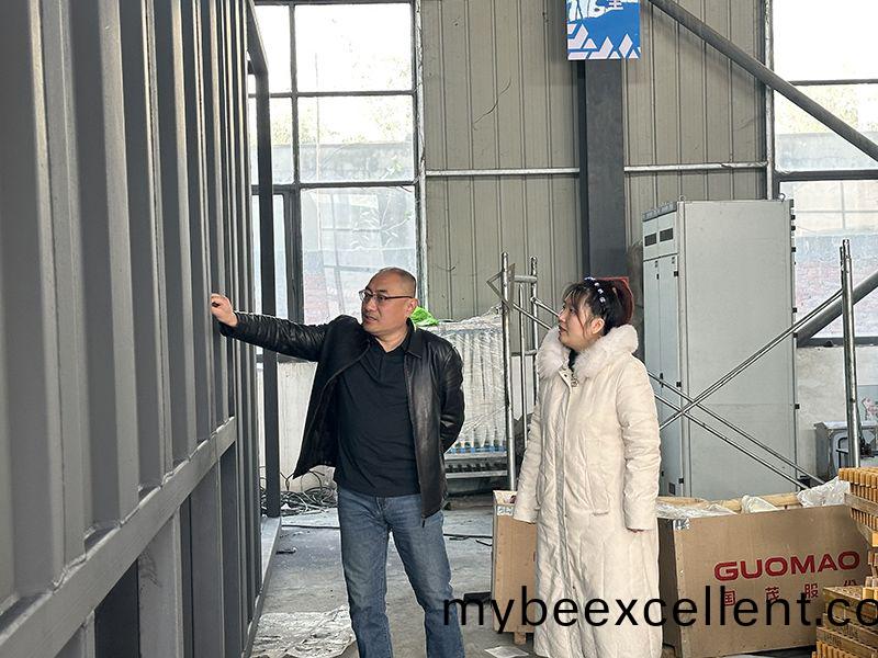 热(re)烈(lie)欢迎(ying)青(qing)岛(dao)港项(xiang)目(mu)荆(jing)总莅临(lin)我(wo)司视(shi)察(cha)工作(zuo)