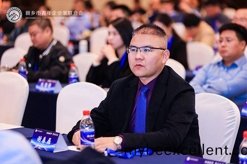 新乡(xiang)青(qing)企(qi)联理事谢(xie)春(chun)磊：万里(li)江河，川流不(bu)息(xi)——坚持环保事(shi)业(ye)